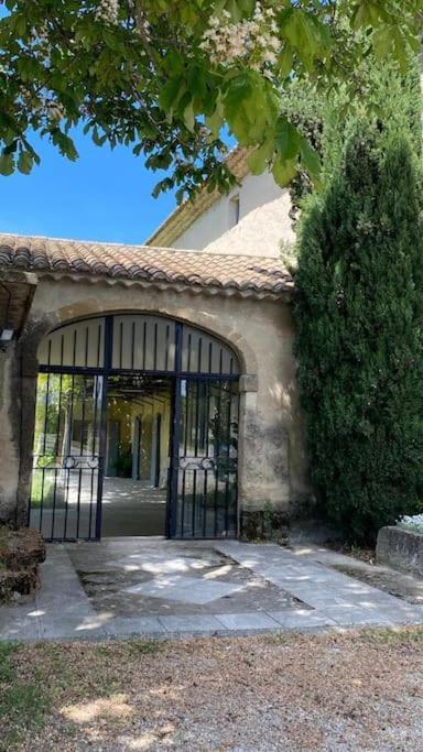 Au Mas Des Glycines - Gite La Tropezienne - 5 Personnes Camaret-sur-Aigues Exterior foto